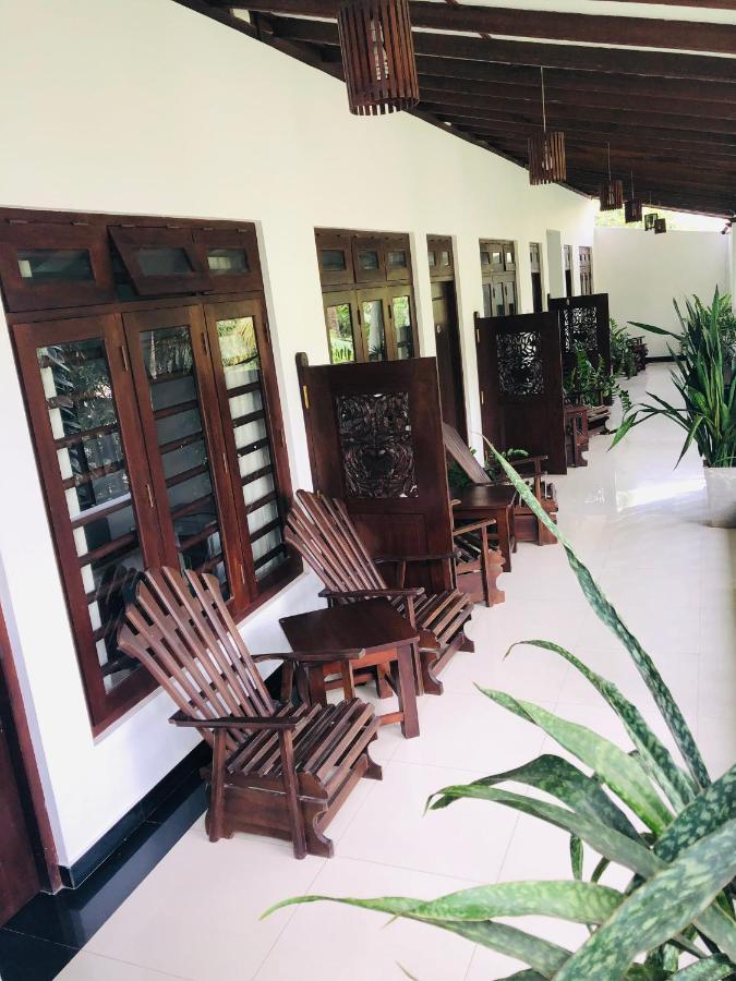 Tinara River Inn, Уелигама Екстериор снимка