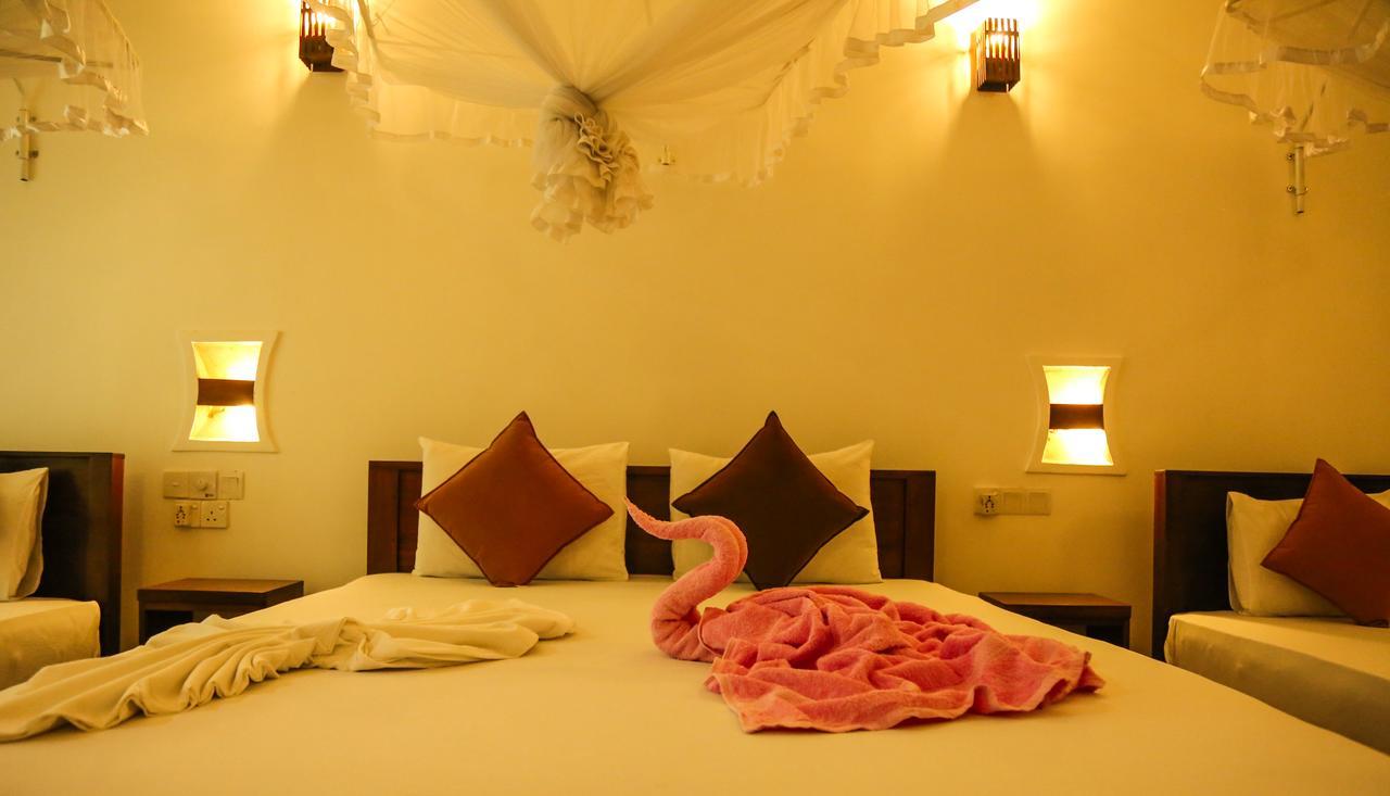 Tinara River Inn, Уелигама Екстериор снимка