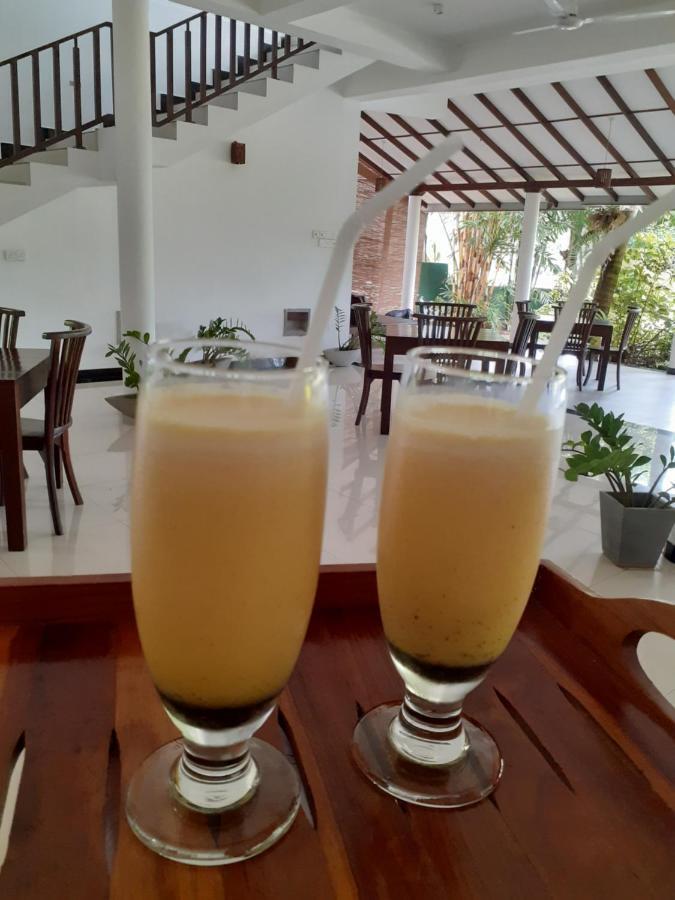 Tinara River Inn, Уелигама Екстериор снимка