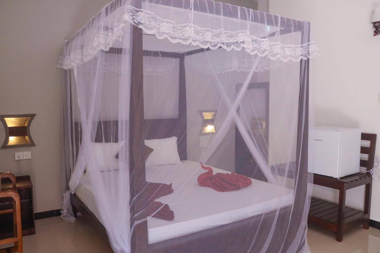 Tinara River Inn, Уелигама Екстериор снимка